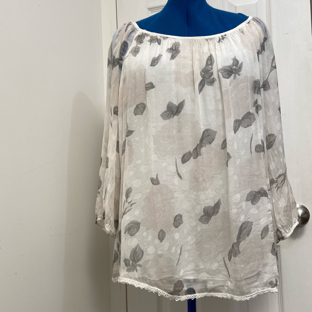 Giusy Women 100% silk white floral bell sleeves top with lining. Size L. Used.